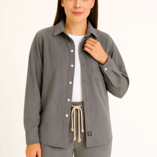 Kadife Oversize Takım – Gömlek Ve Pantolon İkili Set Füme Corduroy Şıklığı, Rahat Ve Zarif Duruş Yumuşak Dokulu Kadife Kumaş, Düğmeli Gömlek Üst Ve Lastikli Pantolon Alt Parça Ile Gün Boyu Konfor- Füme