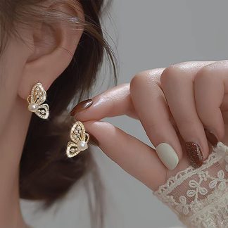 HOBİSY GIFT SHOP Zarif Kelebek Figürlü İnci Küpe | Şık ve Modern Antialerjik Çelik Gold Kaplama - Fiyatı, Yorumları