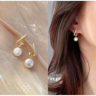 HOBİSY GIFT SHOP Göz Alıcı İnci ve Yaprak Tasarımı Anti-Alerjik Çelik Küpe